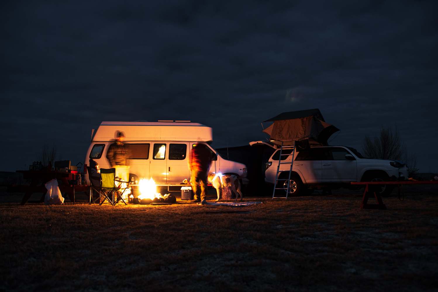 You are currently viewing 4 Tipps für Camping mit Hund (mit Wohnwagen oder Wohnmobil)